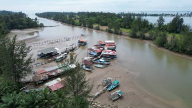 Bintulu, Malezya - 23 Kasım 2024 Eski Havaalanı ve Eski Bintulu Kasabası