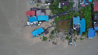 Bintulu, Malezya - 23 Kasım 2024 Eski Havaalanı ve Eski Bintulu Kasabası