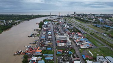 Bintulu, Malezya - 23 Kasım 2024 Eski Havaalanı ve Eski Bintulu Kasabası