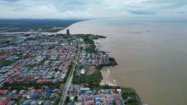 Bintulu, Malezya - 23 Kasım 2024: Bintulu 'nun Tanjung Batu Plajı