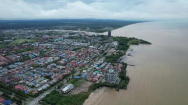 Bintulu, Malezya - 23 Kasım 2024: Bintulu 'nun Tanjung Batu Plajı