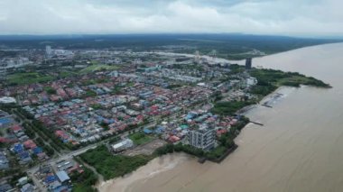 Bintulu, Malezya - 23 Kasım 2024: Bintulu 'nun Tanjung Batu Plajı