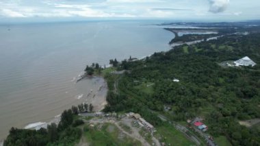 Bintulu, Malezya - 23 Kasım 2024: Bintulu 'nun Tanjung Batu Plajı