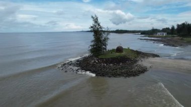 Bintulu, Malezya - 23 Kasım 2024: Bintulu 'nun Tanjung Batu Plajı