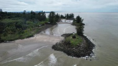 Bintulu, Malezya - 23 Kasım 2024: Bintulu 'nun Tanjung Batu Plajı
