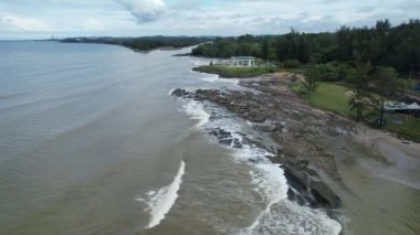 Bintulu, Malezya - 23 Kasım 2024: Bintulu 'nun Tanjung Batu Plajı