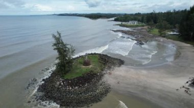 Bintulu, Malezya - 23 Kasım 2024: Bintulu 'nun Tanjung Batu Plajı