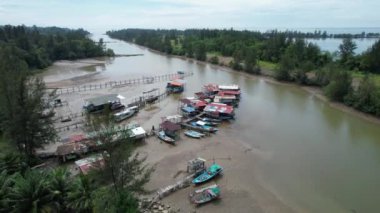 Bintulu, Malezya - 23 Kasım 2024: Bintulu 'nun Tanjung Batu Plajı