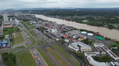 Bintulu, Malezya - 23 Kasım 2024 Eski Havaalanı ve Eski Bintulu Kasabası
