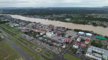 Bintulu, Malezya - 23 Kasım 2024 Eski Havaalanı ve Eski Bintulu Kasabası