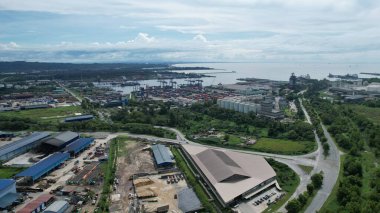 Bintulu, Malezya - 23 Kasım 2024: Bintulu Limanı, Petronas LNG ve Shell MDS