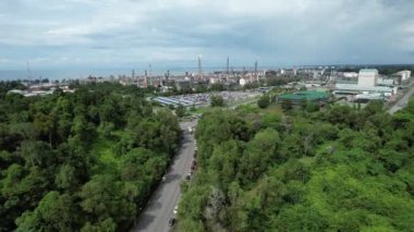 Bintulu, Malezya - 23 Kasım 2024: Bintulu Limanı, Petronas LNG ve Shell MDS