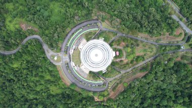 Bintulu, Malezya - 23 Kasım 2024: Bintulu Limanı, Petronas LNG ve Shell MDS