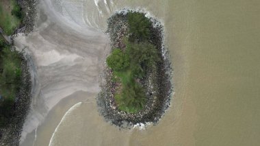 Bintulu, Malezya - 23 Kasım 2024: Bintulu 'nun Tanjung Batu Plajı