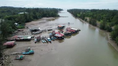 Bintulu, Malezya - 23 Kasım 2024: Bintulu 'nun Tanjung Batu Plajı