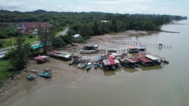 Bintulu, Malezya - 23 Kasım 2024: Bintulu 'nun Tanjung Batu Plajı