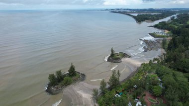 Bintulu, Malezya - 23 Kasım 2024: Bintulu Limanı, Petronas LNG ve Shell MDS