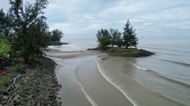 Bintulu, Malezya - 23 Kasım 2024: Bintulu 'nun Tanjung Batu Plajı