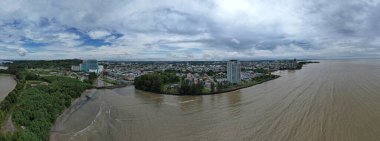 Bintulu, Malezya - 23 Kasım 2024: Bintulu 'nun Tanjung Batu Plajı