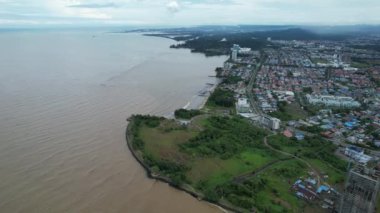 Bintulu, Malezya - 23 Kasım 2024 Eski Havaalanı ve Eski Bintulu Kasabası