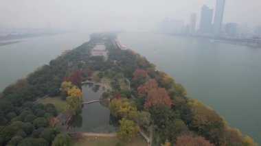 Changsha, Çin - 27 Aralık 2024: Başkan Maos Heykeli Turuncu Ada 'da Havadan Bakış