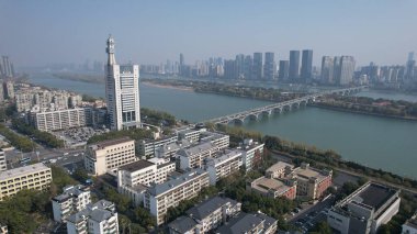 Changsha, Çin - 27 Aralık 2024: Yuelu Dağı ve Hunan Üniversitesi