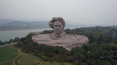 Changsha, Çin - 27 Aralık 2024: Başkan Maos Heykeli Turuncu Ada 'da Havadan Bakış