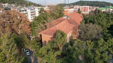 Changsha, Çin - 27 Aralık 2024: Yuelu Dağı ve Hunan Üniversitesi