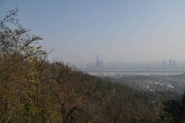 Changsha, Çin - 27 Aralık 2024: Yuelu Dağı ve Hunan Üniversitesi