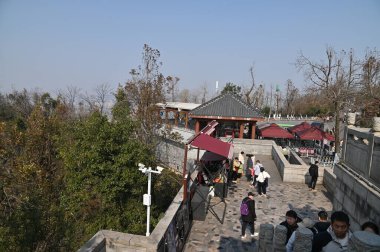 Changsha, Çin - 27 Aralık 2024: Yuelu Dağı ve Hunan Üniversitesi