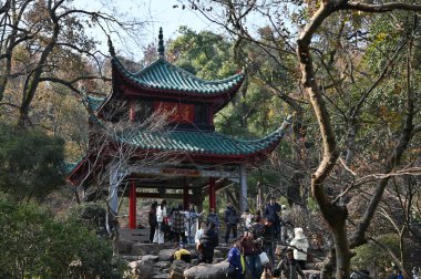 Changsha, Çin - 27 Aralık 2024: Yuelu Dağı ve Hunan Üniversitesi