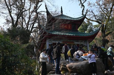 Changsha, Çin - 27 Aralık 2024: Yuelu Dağı ve Hunan Üniversitesi