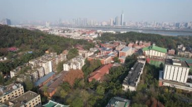 Changsha, Çin - 27 Aralık 2024: Yuelu Dağı ve Hunan Üniversitesi
