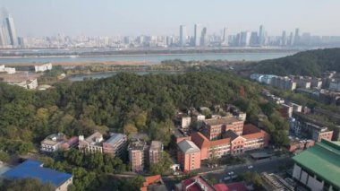 Changsha, Çin - 27 Aralık 2024: Yuelu Dağı ve Hunan Üniversitesi