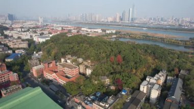 Changsha, Çin - 27 Aralık 2024: Yuelu Dağı ve Hunan Üniversitesi
