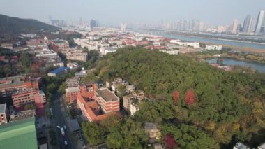 Changsha, Çin - 27 Aralık 2024: Yuelu Dağı ve Hunan Üniversitesi
