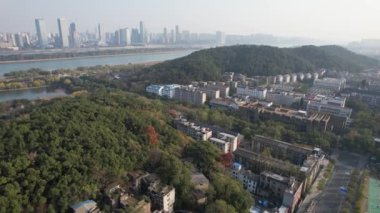 Changsha, Çin - 27 Aralık 2024: Yuelu Dağı ve Hunan Üniversitesi