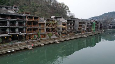 Fenghuang, Çin - 23 Aralık 2024 Anka Kasabası Hava Görüntüsü