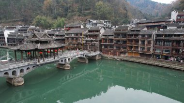 Fenghuang, Çin - 23 Aralık 2024 Anka Kasabası Hava Görüntüsü