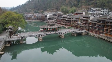 Fenghuang, Çin - 23 Aralık 2024 Anka Kasabası Hava Görüntüsü