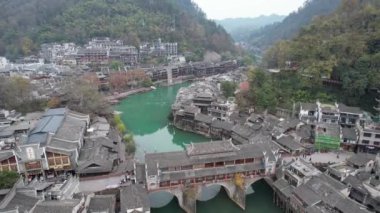 Fenghuang, Çin - 23 Aralık 2024 Anka Kasabası Hava Görüntüsü
