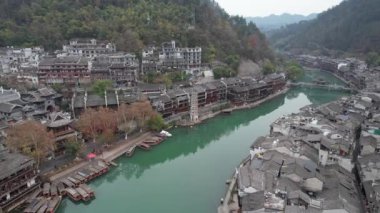 Fenghuang, Çin - 23 Aralık 2024 Anka Kasabası Hava Görüntüsü