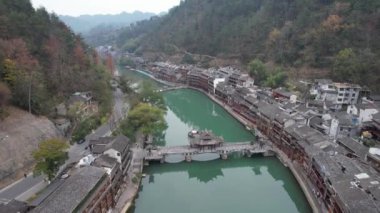 Fenghuang, Çin - 23 Aralık 2024 Anka Kasabası Hava Görüntüsü