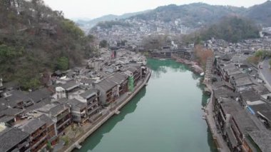 Fenghuang, Çin - 23 Aralık 2024 Anka Kasabası Hava Görüntüsü