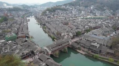 Fenghuang, Çin - 23 Aralık 2024 Anka Kasabası Hava Görüntüsü