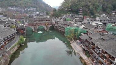 Fenghuang, Çin - 23 Aralık 2024 Anka Kasabası Hava Görüntüsü