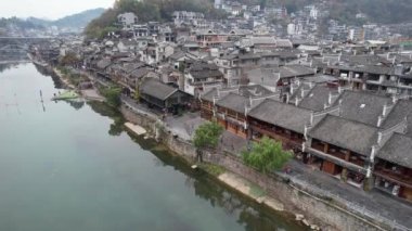 Fenghuang, Çin - 23 Aralık 2024 Anka Kasabası Hava Görüntüsü