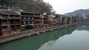 Fenghuang, Çin - 23 Aralık 2024 Anka Kasabası Hava Görüntüsü