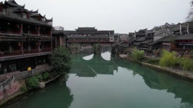 Fenghuang, Çin - 23 Aralık 2024 Anka Kasabası Hava Görüntüsü