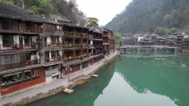 Fenghuang, Çin - 23 Aralık 2024 Anka Kasabası Hava Görüntüsü